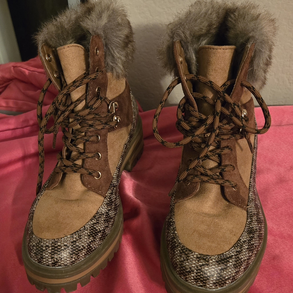 Cozy Brown Fur-Lined Women's Winter Boots